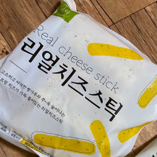 가치식탁 리얼치즈스틱, 리얼크림치즈볼 — 5점을 준 리뷰어가 2020년 10월 올린 사용 사진