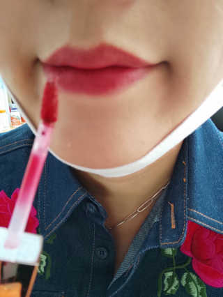 [블랙루즈] 에어 핏 벨벳 틴트5 1+1 — 5점을 준 리뷰어가 2020년 10월 올린 사용 사진