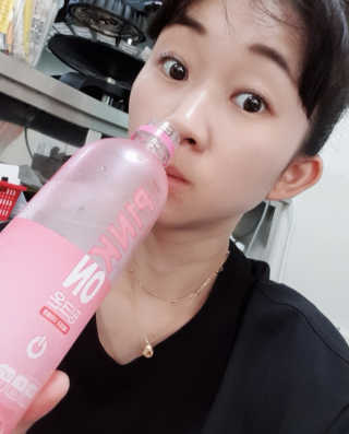 [활력충전 이온음료] 히말라야 핑크솔트를 담은 핑크온 — 5점을 준 리뷰어가 2020년 10월 올린 사용 사진