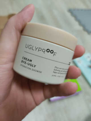 어글리프루프 크림 바이어글리 하이드레이션 샤워 50ml — 5점을 준 리뷰어가 2020년 12월 올린 사용 사진