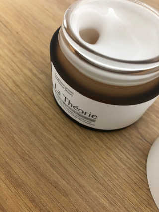 La Theorie Hydrating Ingredients | 하이드레이팅 인그레이디언츠 — 4.5점을 준 리뷰어가 2020년 5월 올린 사용 사진