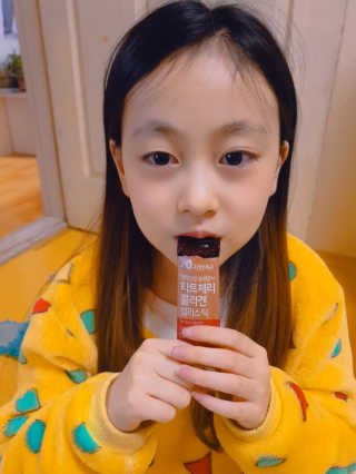 자연에온 가득담은 몽모랑시 타트체리 콜라겐 젤리스틱 — 5점을 준 리뷰어가 2020년 12월 올린 사용 사진