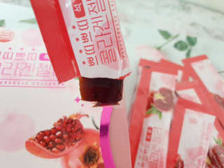 헬스업_쁘띠쁘띠석류콜라겐젤리_20g x 14포 — 5점을 준 리뷰어가 2020년 8월 올린 사용 사진