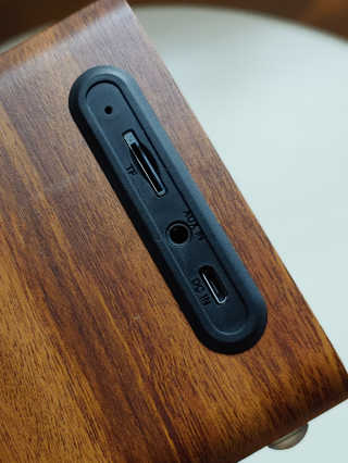 SEVIZ MINI10W 레트로 블루투스 스피커 — 4점을 준 리뷰어가 2020년 10월 올린 사용 사진