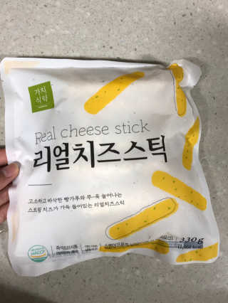 가치식탁 리얼치즈스틱, 리얼크림치즈볼 — 5점을 준 리뷰어가 2020년 8월 올린 사용 사진