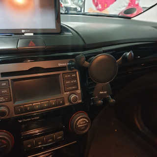 세비즈 차량용 스마트폰 무선충전기 CR1 — 3점을 준 리뷰어가 2020년 5월 올린 사용 사진