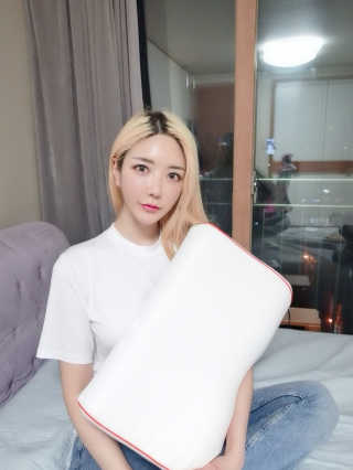 아임슬리핑 프리넥 프리미엄 N2 메모리폼 경추베개 — 5점을 준 리뷰어가 2020년 5월 올린 사용 사진