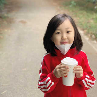 한국맥도날드 맥도날드 빨대가 필요없는 뚜껑이 — 5점을 준 리뷰어가 2020년 10월 올린 사용 사진