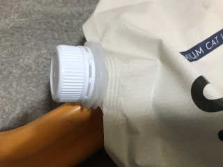 [샌드백] 프리미엄 벤토나이트 고양이모래 — 5점을 준 리뷰어가 2020년 11월 올린 사용 사진