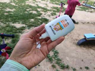 아토팜 야외놀이 선밀크 SPF50+ PA+++ — 5점을 준 리뷰어가 2020년 5월 올린 사용 사진