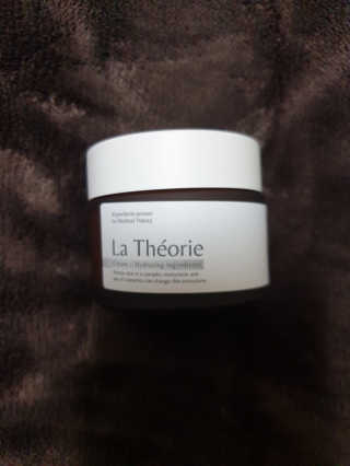 La Theorie Hydrating Ingredients | 하이드레이팅 인그레이디언츠 — 4점을 준 리뷰어가 2020년 5월 올린 사용 사진