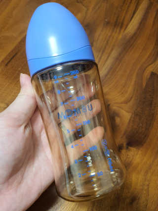 유비맘 PPSU 젖병 노꼭지_260ml_컬러 랜덤 발송 — 5점을 준 리뷰어가 2020년 10월 올린 사용 사진