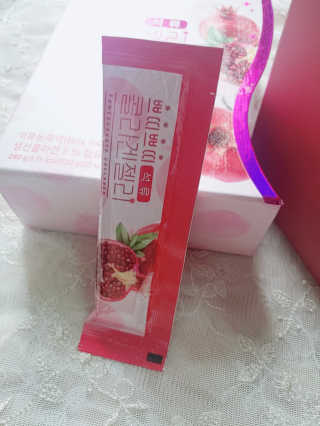 헬스업_쁘띠쁘띠석류콜라겐젤리_20g x 14포 — 5점을 준 리뷰어가 2020년 7월 올린 사용 사진