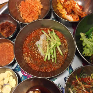 [동네맛집족발] 4개 족발 중 택1 — 5점을 준 리뷰어가 2020년 4월 올린 사용 사진