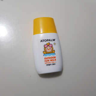 아토팜 야외놀이 선밀크 SPF50+ PA+++ — 5점을 준 리뷰어가 2020년 5월 올린 사용 사진