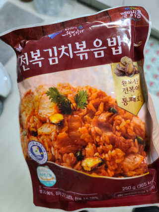 바다는다웰빙이다 전복해물볶음밥/전복김치볶음밥 250g-4봉지 — 5점을 준 리뷰어가 2020년 10월 올린 사용 사진