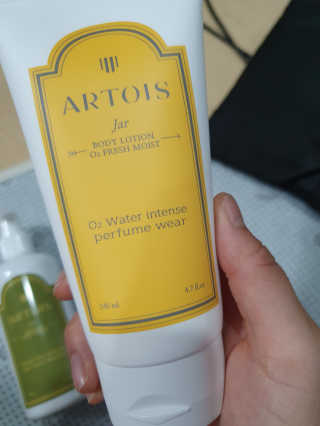 아르투아 ARTOIS 꽃밭에 누운듯 은은한 꽃향기, 아르투아 자르 바디로션 — 5점을 준 리뷰어가 2020년 7월 올린 사용 사진
