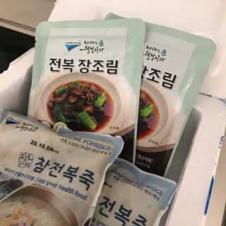 바다는다웰빙이다 완도사랑 전복죽 250g - 2팩 + 전복장조림 2팩 — 5점을 준 리뷰어가 2020년 9월 올린 사용 사진