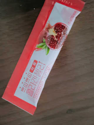 헬스업_쁘띠쁘띠석류콜라겐젤리_20g x 14포 — 3점을 준 리뷰어가 2020년 11월 올린 사용 사진