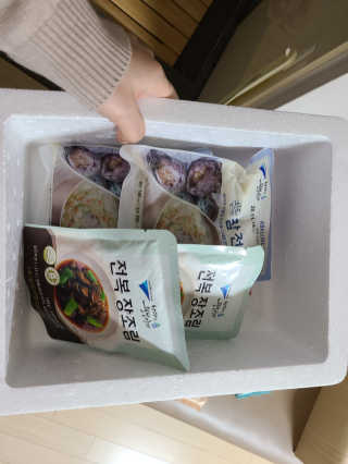 바다는다웰빙이다 완도사랑 전복죽 250g - 2팩 + 전복장조림 2팩 — 5점을 준 리뷰어가 2020년 10월 올린 사용 사진