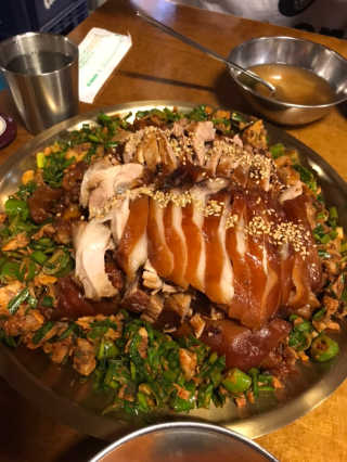 [동네맛집족발] 4개 족발 중 택1 — 5점을 준 리뷰어가 2020년 7월 올린 사용 사진