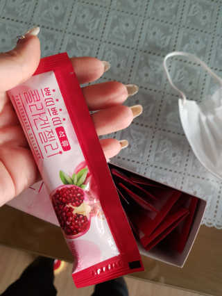 헬스업_쁘띠쁘띠석류콜라겐젤리_20g x 14포 — 5점을 준 리뷰어가 2020년 11월 올린 사용 사진