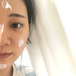 FGBEAUTY 이너 액티브 스킨 크림 넥 앤 포 브레스트 — 4.5점을 준 리뷰어가 2020년 8월 올린 사용 사진