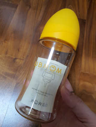 유비맘 PPSU 젖병 노꼭지_260ml_컬러 랜덤 발송 — 5점을 준 리뷰어가 2020년 10월 올린 사용 사진