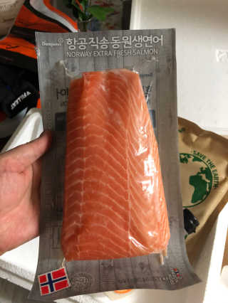 동원산업 항공직송 동원생연어_400g — 5점을 준 리뷰어가 2020년 4월 올린 사용 사진