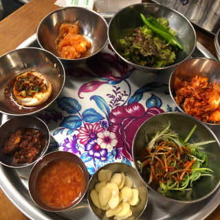 [동네맛집족발] 4개 족발 중 택1 — 5점을 준 리뷰어가 2020년 5월 올린 사용 사진