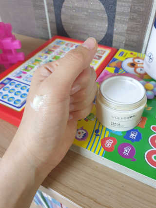 어글리프루프 크림 바이어글리 하이드레이션 샤워 50ml — 5점을 준 리뷰어가 2020년 11월 올린 사용 사진