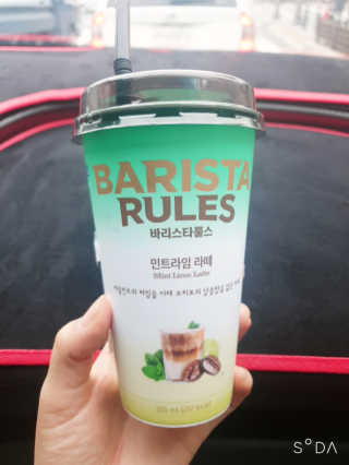바리스타룰스 민트라임 라떼 — 5점을 준 리뷰어가 2020년 7월 올린 사용 사진