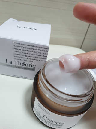 La Theorie Hydrating Ingredients | 하이드레이팅 인그레이디언츠 — 4.5점을 준 리뷰어가 2020년 5월 올린 사용 사진