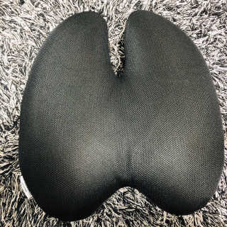 바네스데코 메모리폼 라텍스 등받이 날개쿠션 — 5점을 준 리뷰어가 2020년 4월 올린 사용 사진