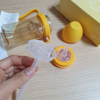 유비맘 샘방지 PPSU 빨대컵_컬러 랜덤 발송 — 5점을 준 리뷰어가 2020년 4월 올린 사용 사진