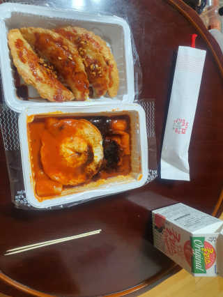 죠스떡볶이 [죠스푸드] 짜빠떡볶이+떡또그+범벅만두 신메뉴 3종 — 4점을 준 리뷰어가 2020년 4월 올린 사용 사진