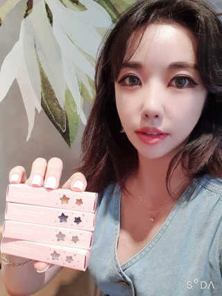[블랙루즈] 펄블리 아이 글리터 4종 중 택 1 — 5점을 준 리뷰어가 2020년 7월 올린 사용 사진