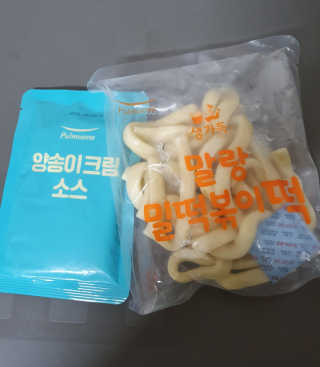 [풀무원] 달콤고추장크림, 양송이버섯크림 누들떡볶이 — 4.5점을 준 리뷰어가 2020년 5월 올린 사용 사진