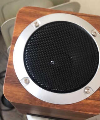 SEVIZ MINI10W 레트로 블루투스 스피커 — 5점을 준 리뷰어가 2020년 10월 올린 사용 사진