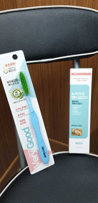 뉴바이오덴타골드C 치약, 킹두 대왕칫솔 — 4점을 준 리뷰어가 2020년 4월 올린 사용 사진