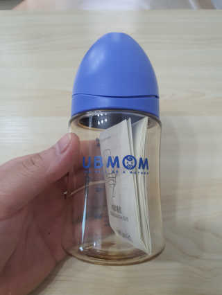 유비맘 PPSU 젖병 노꼭지_200ml_컬러 랜덤 발송 — 5점을 준 리뷰어가 2020년 10월 올린 사용 사진