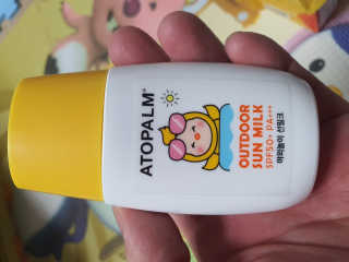 아토팜 야외놀이 선밀크 SPF50+ PA+++ — 5점을 준 리뷰어가 2020년 5월 올린 사용 사진