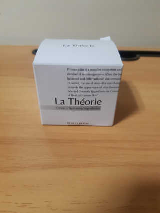 La Theorie Hydrating Ingredients | 하이드레이팅 인그레이디언츠 — 5점을 준 리뷰어가 2020년 4월 올린 사용 사진