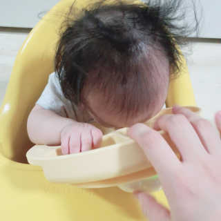 유비맘 캐릭터 실리콘 흡착 식판_색상 랜덤발송 — 4.5점을 준 리뷰어가 2020년 8월 올린 사용 사진