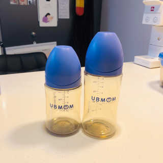 유비맘 PPSU 젖병 노꼭지_260ml_컬러 랜덤 발송 — 5점을 준 리뷰어가 2020년 6월 올린 사용 사진