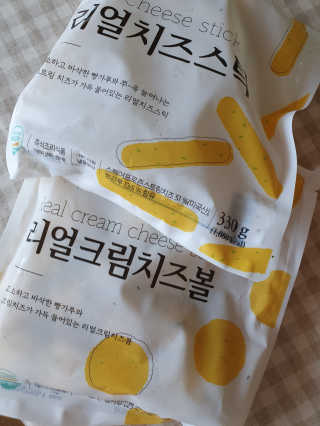 가치식탁 리얼치즈스틱, 리얼크림치즈볼 — 5점을 준 리뷰어가 2020년 8월 올린 사용 사진