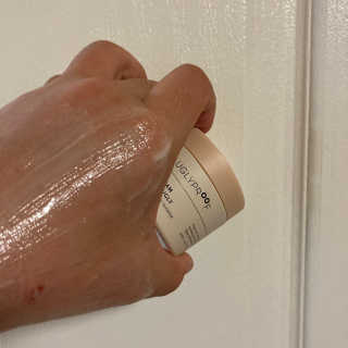 어글리프루프 크림 바이어글리 하이드레이션 샤워 50ml — 4점을 준 리뷰어가 2020년 10월 올린 사용 사진