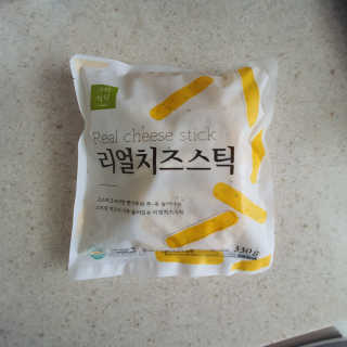 가치식탁 리얼치즈스틱, 리얼크림치즈볼 — 5점을 준 리뷰어가 2020년 8월 올린 사용 사진