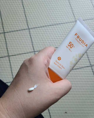 [후르디아] 혼합자차 선 에센스+톤업 선크림 2종 — 5점을 준 리뷰어가 2020년 5월 올린 사용 사진