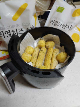 가치식탁 리얼치즈스틱, 리얼크림치즈볼 — 5점을 준 리뷰어가 2020년 8월 올린 사용 사진
